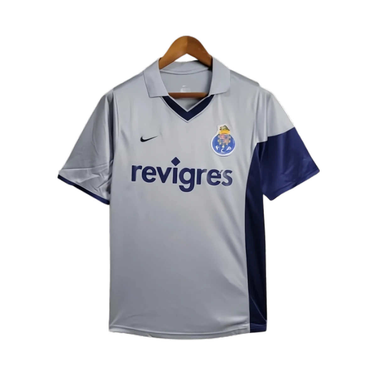 Camisa retrô Goat Sports do Porto 01/02 cinza e azul com emblema em silicone e gola V