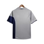 Vista traseira da camisa retrô Goat Sports do Porto 01/02 em tecido leve azul e branco com corte ajustado